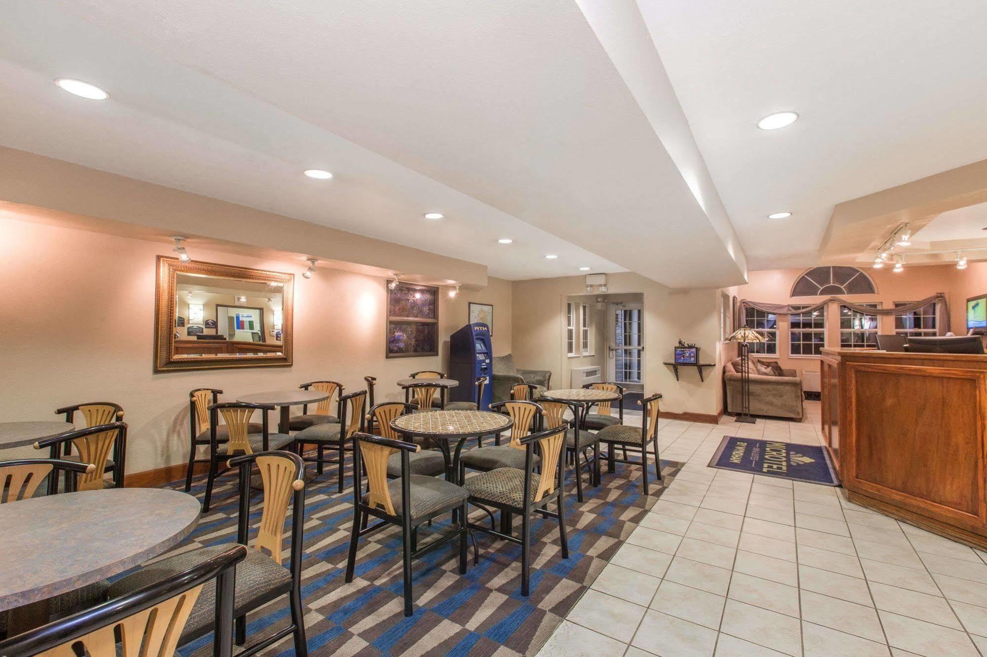 Baymont Inn & Suites By Wyndham Anchorage Airport Екстер'єр фото