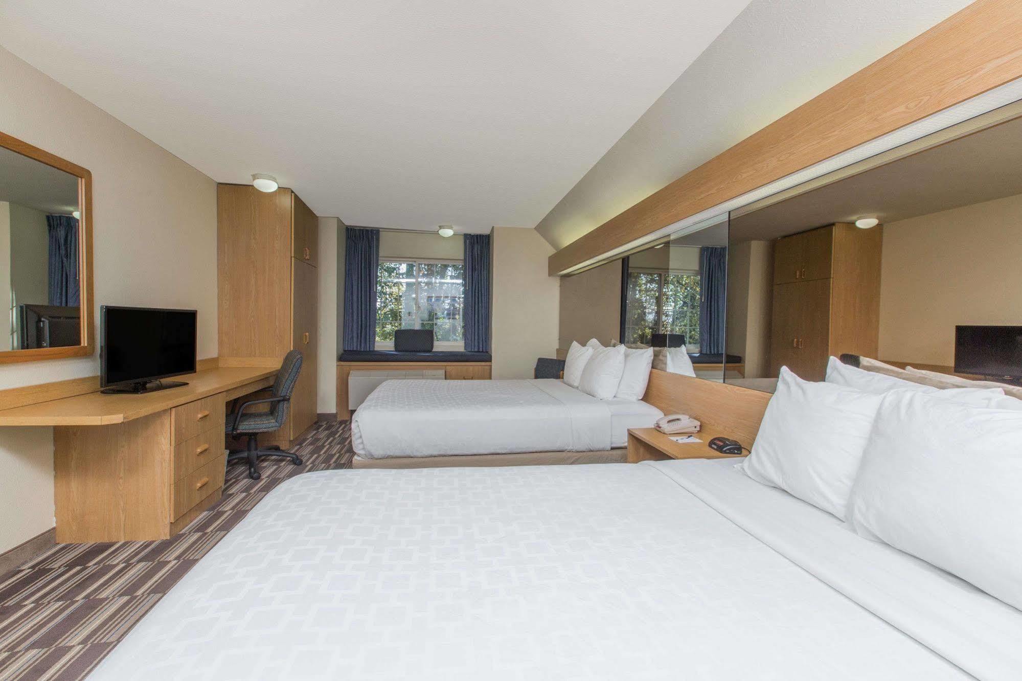Baymont Inn & Suites By Wyndham Anchorage Airport Екстер'єр фото