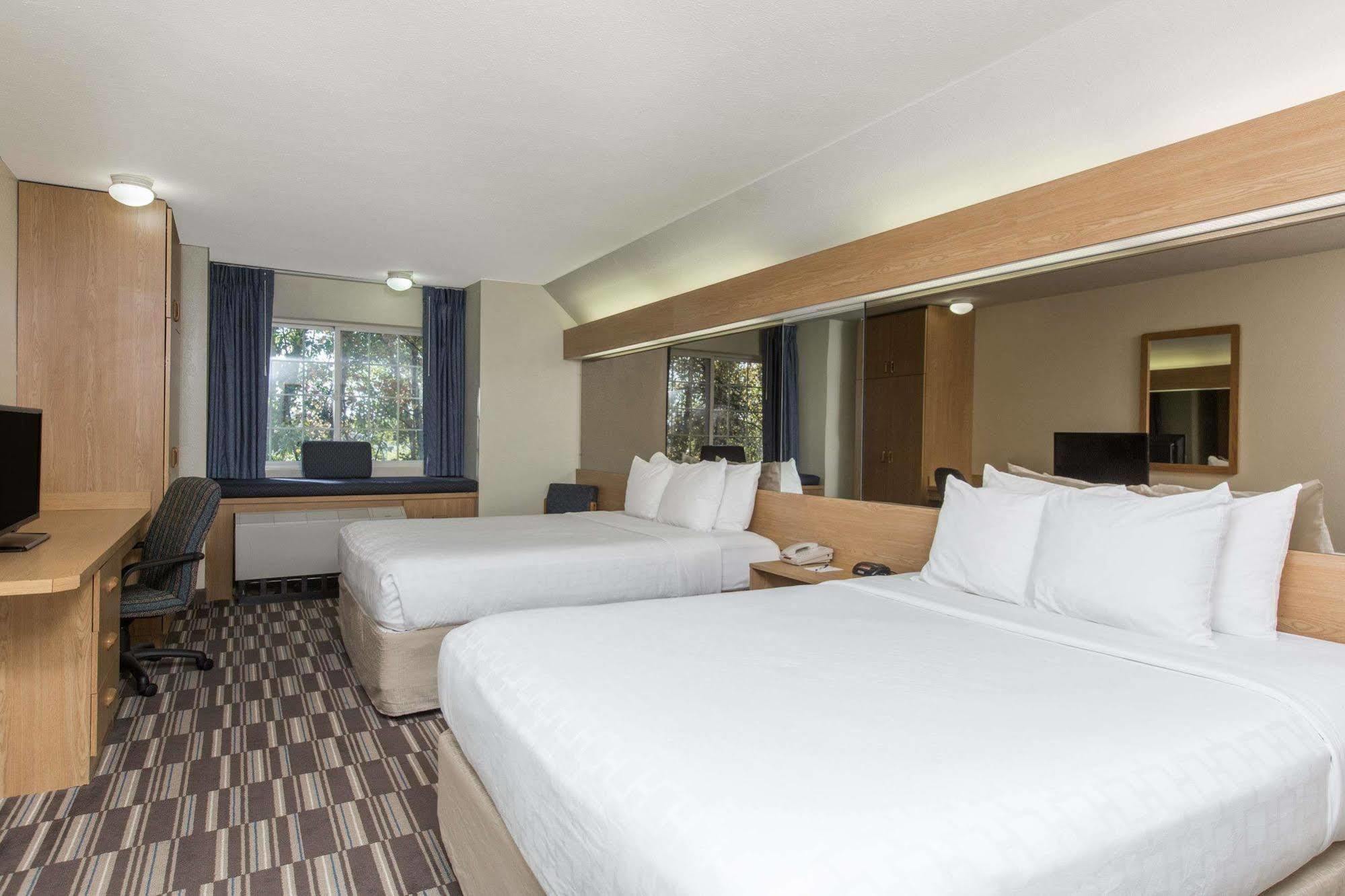 Baymont Inn & Suites By Wyndham Anchorage Airport Екстер'єр фото