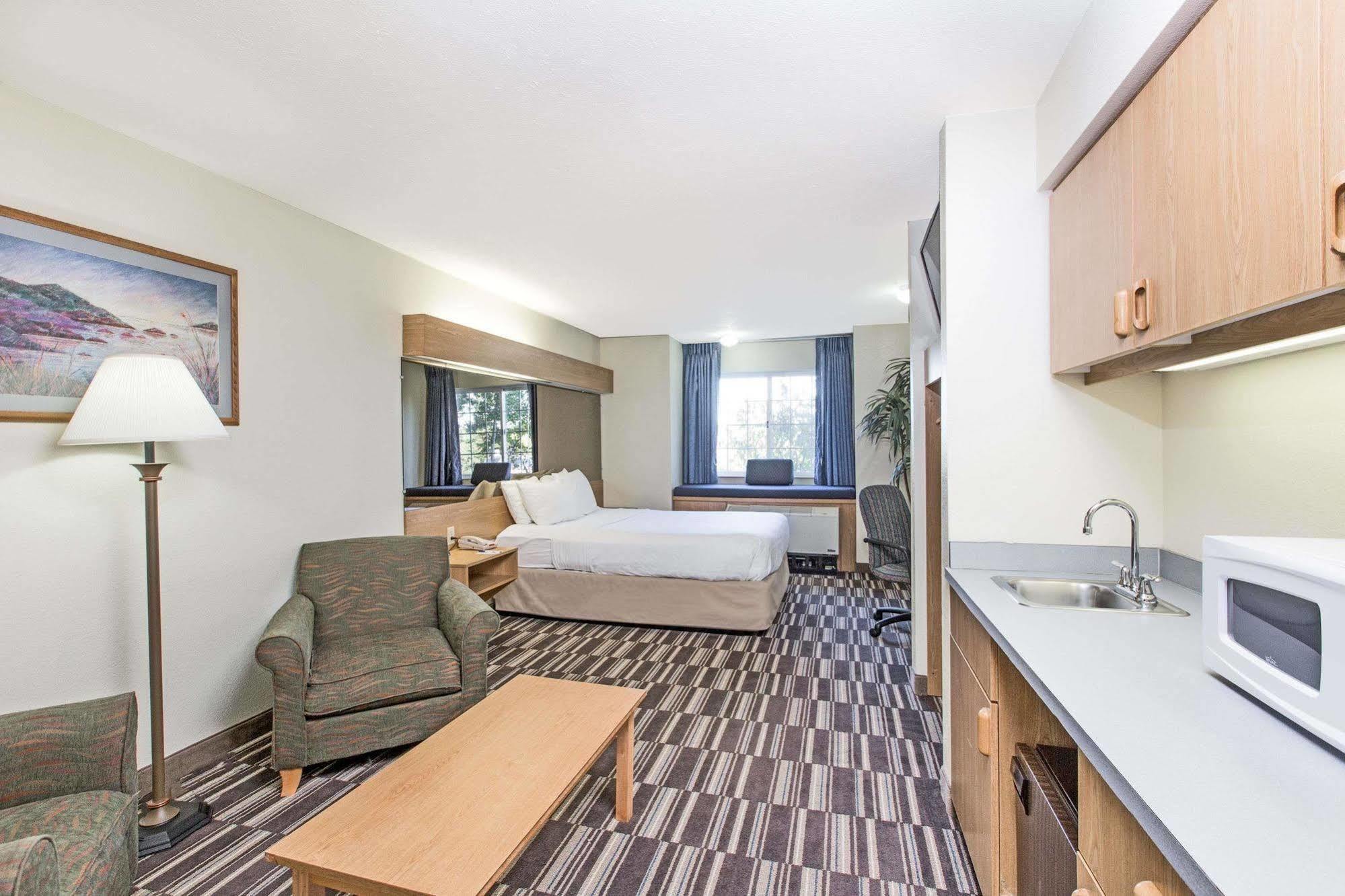 Baymont Inn & Suites By Wyndham Anchorage Airport Екстер'єр фото