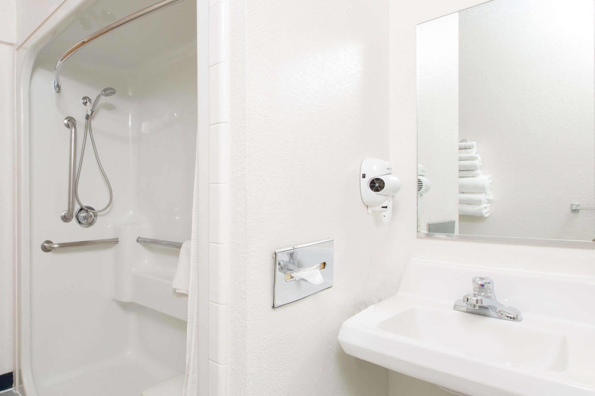 Baymont Inn & Suites By Wyndham Anchorage Airport Екстер'єр фото
