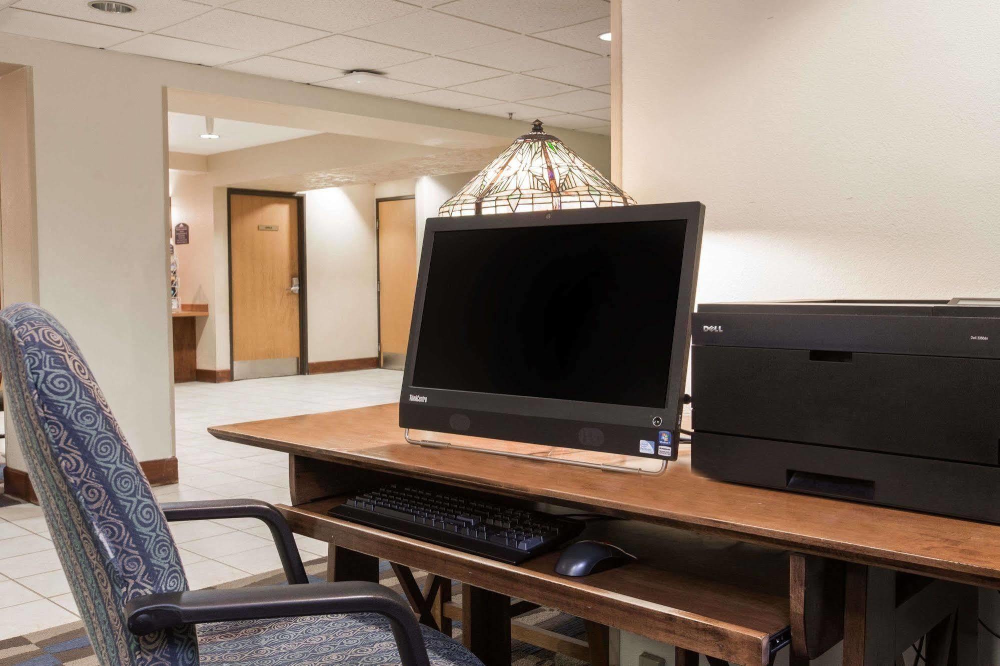 Baymont Inn & Suites By Wyndham Anchorage Airport Екстер'єр фото